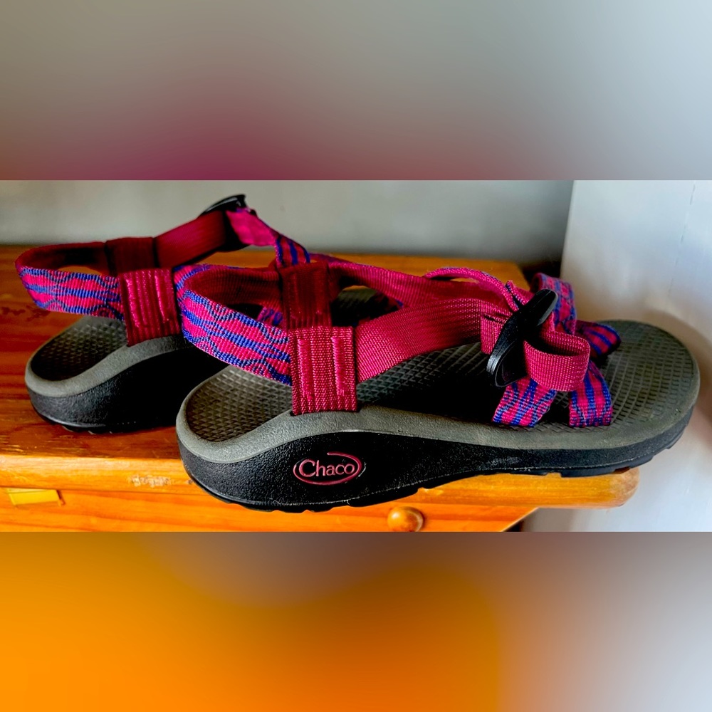 Chacos maroon & blue